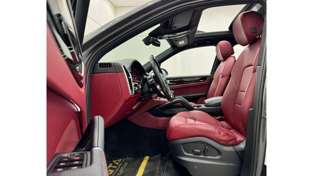 Porsche Cayenne 2022 Porsche Cayenne, Jan 2025 Porsche Warranty+ Jan2028 Service Contract, Full Service History, GCC
