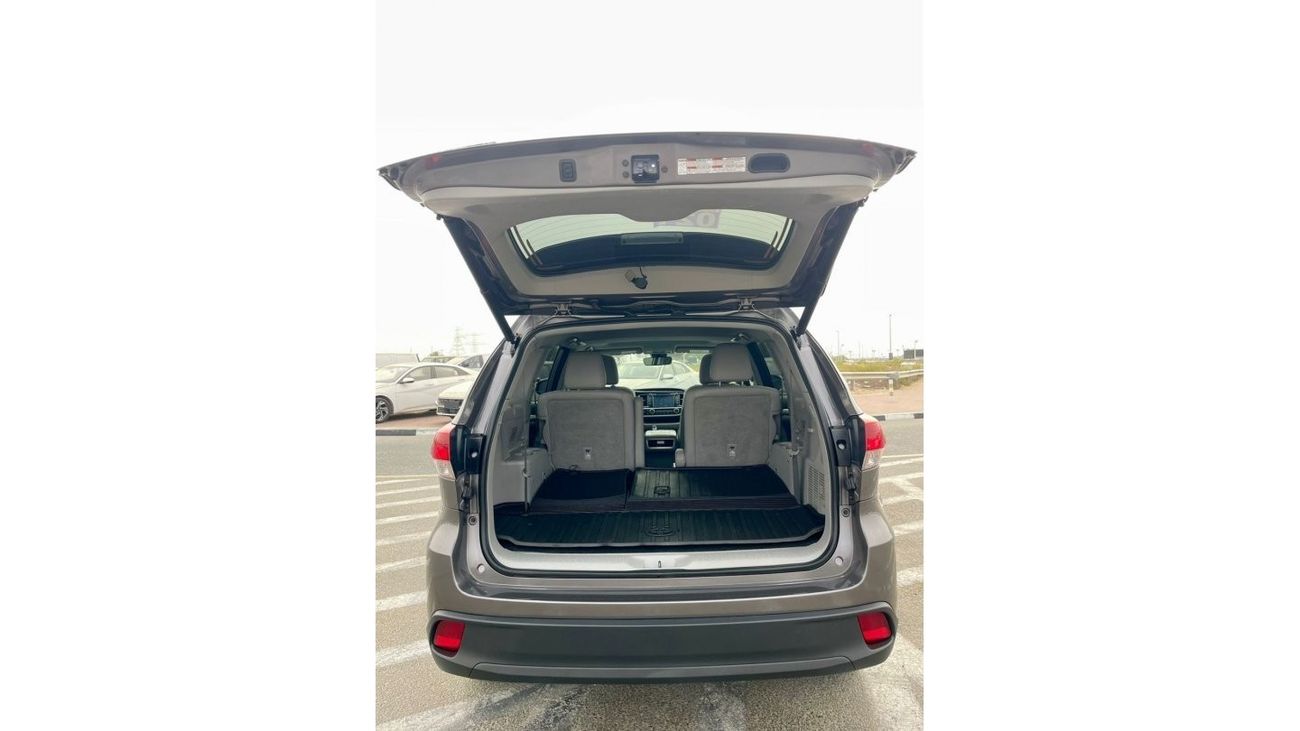 تويوتا هايلاندر 2017 Toyota Highlander XLE 3.5L V6 Full Option - 7 Leather Seats - Trunk Auto - 39,000 Mileage