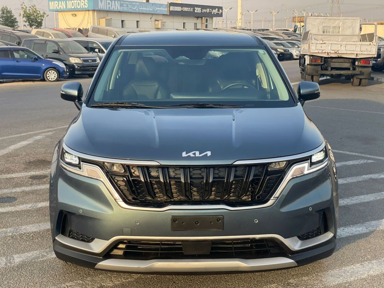 Kia Carnival 2024 Kia Carnival EX 3.5L V6 - Full Option - 8 Seater - Front & Rear Radar Sensor - Trunk / Door Ful