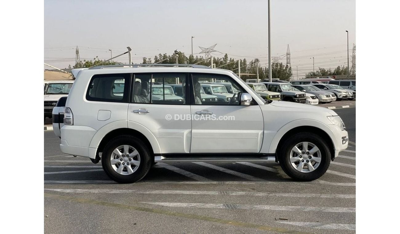 ميتسوبيشي باجيرو 2016 Mitsubishi Pajero 4x4 GLS MidOption / 100% Accident free