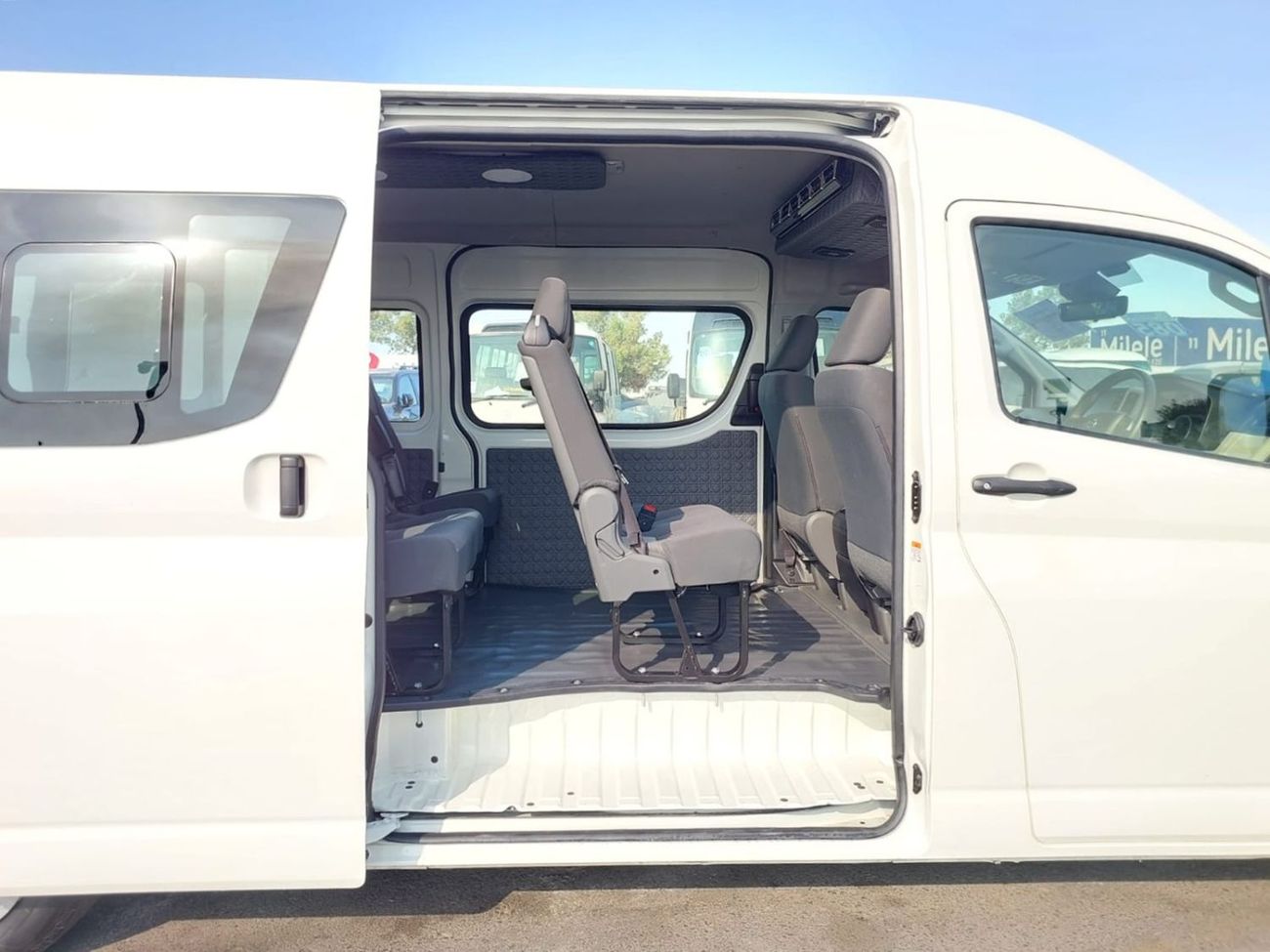 Toyota Hiace (RAMADAN OFFER) TOYOTA HIACE COMMUTER VAN RHD 2023 MODEL 2.8 L DIESEL AUTOMATIC(PM21193)