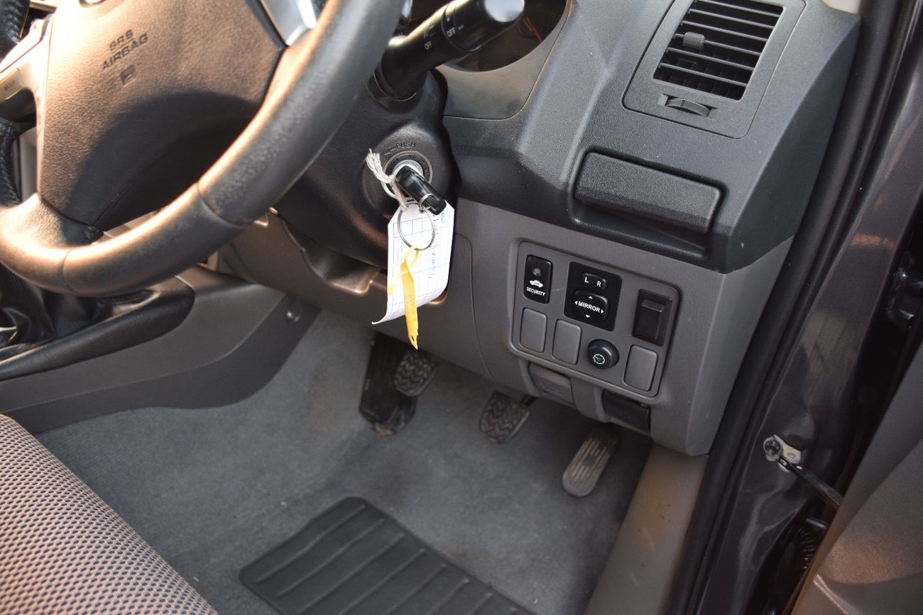 تويوتا هيلوكس 4x4 Diesel 3.0L Right Hand (Export Only)