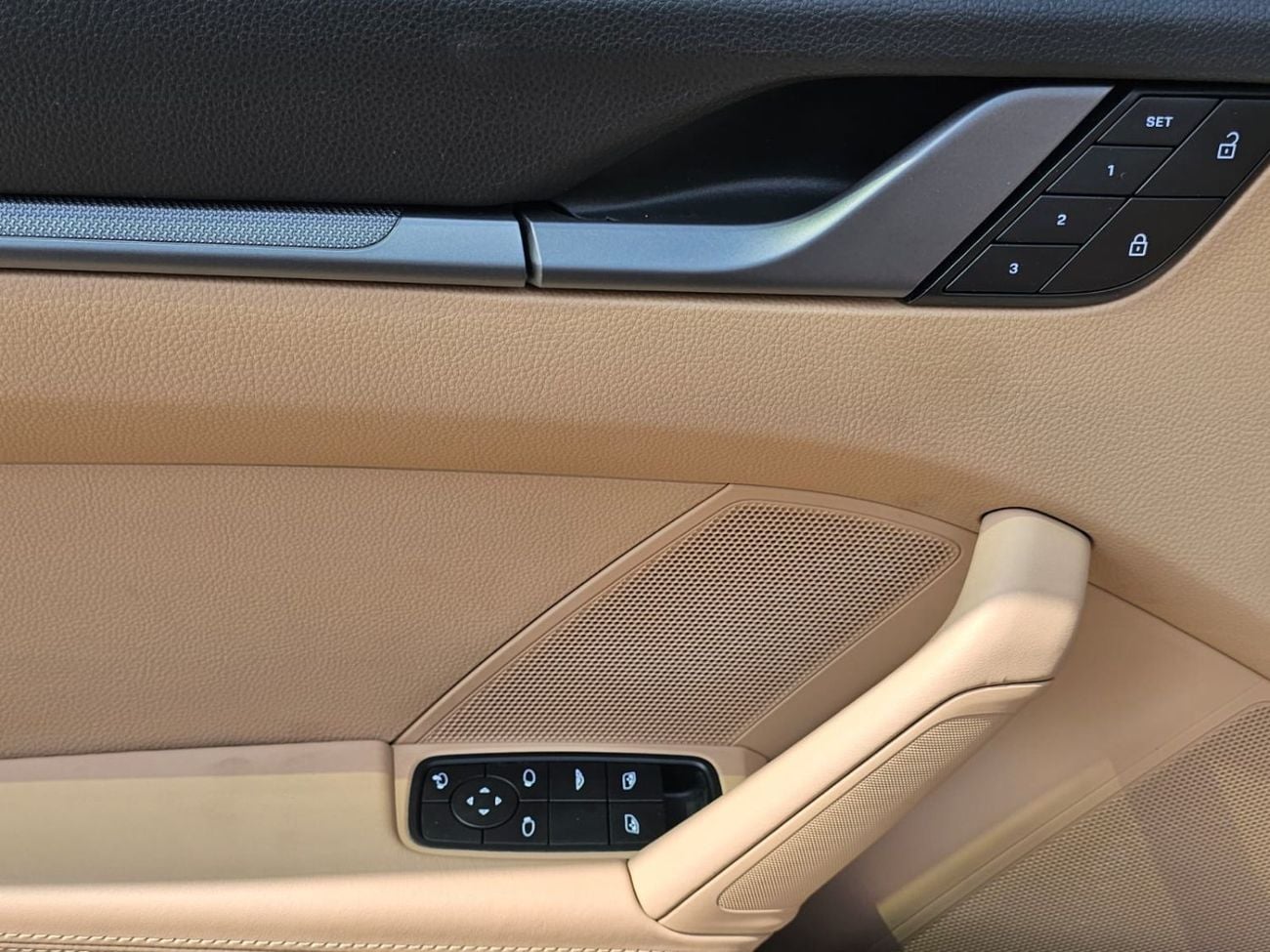 بورش 911 Carrera 3.0L (380 HP) Convertible