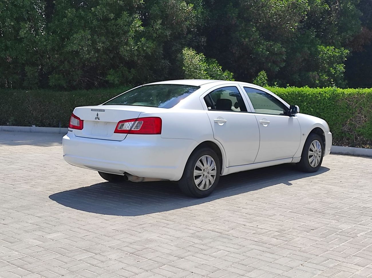 Mitsubishi Galant GLS 2.4L Mitsubishi Gallant 2011 Gcc V4 full automatic