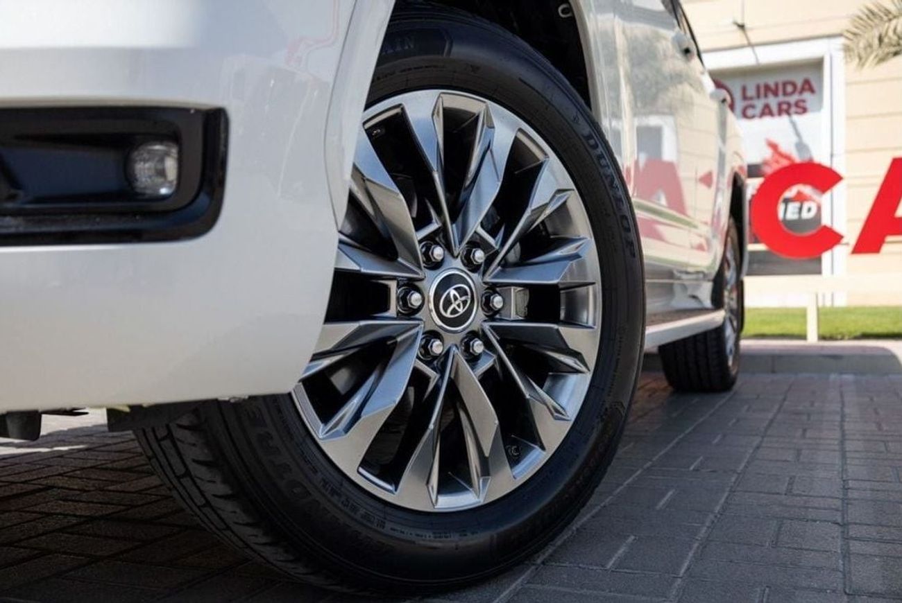 Toyota Land Cruiser GXR 3.5L Toyota Land Cruiser GXR 2022 GCC under Warranty with Flexible Down-Payment.