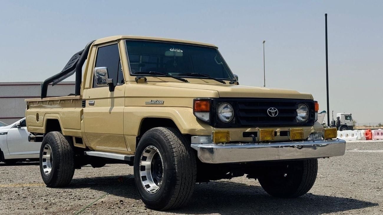 Toyota Land Cruiser Pick Up SINGLE CABIN | MANUAL TRANSMISSION | LHD | 4.5L PETROL ENGINE | 1995 | 4 X 4 | SPORTS BAR
