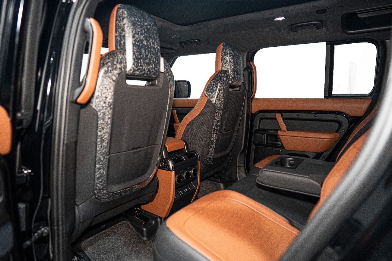 Land Rover Defender 2026 BLACK EDITION DEFENDER OCTA P635 | GCC SPEC UNDER WARRANTY AND SERVICE CONTRACT