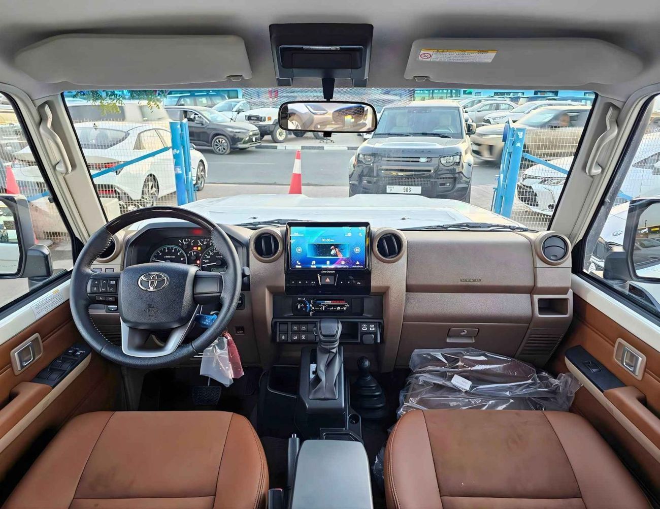 تويوتا لاند كروزر 70 LX LC76 5 DOORS / 4.0L V6 PETROL A/T / LEATHER SEATS / DVD+CAMERA / PWR WINDOWS & LOCKS (CODE # H76P