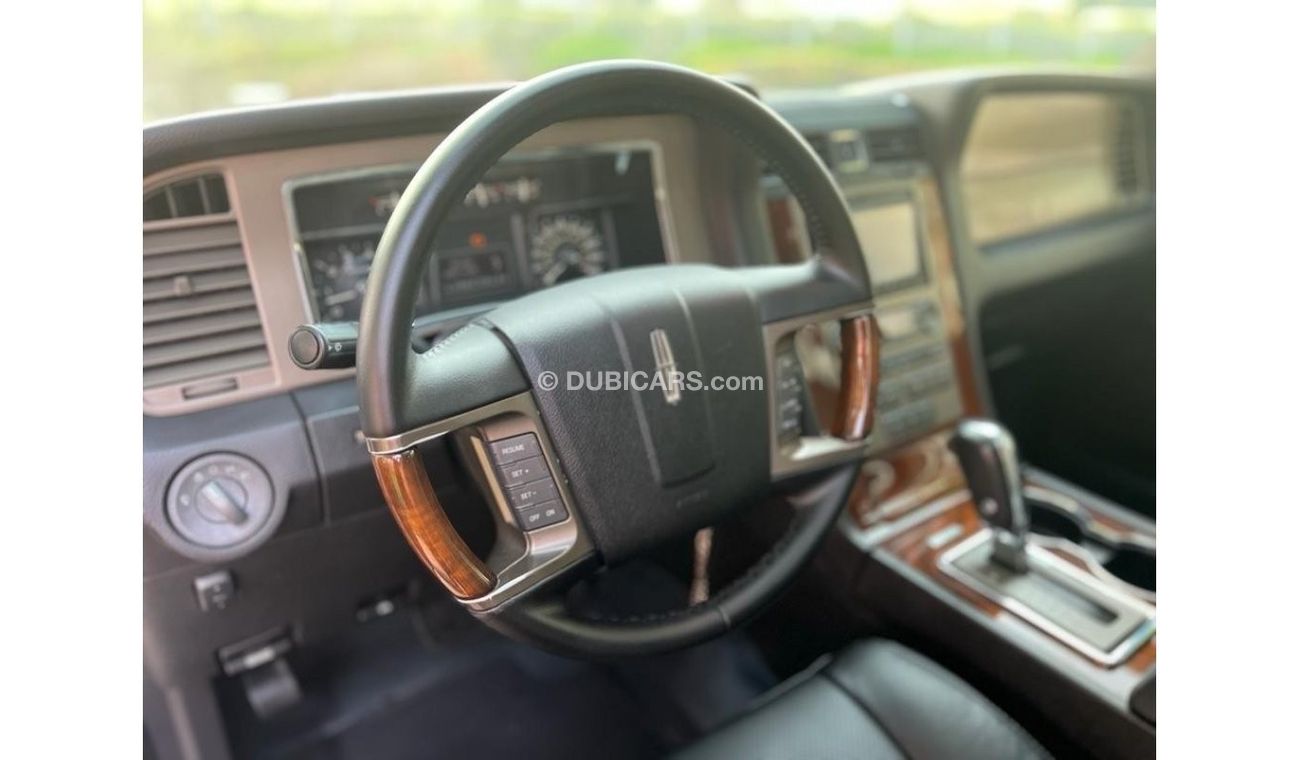 Lincoln Navigator LINCOLN NAVIGATOR GCC 2013 5.4L V8 FULL OPTION IN PERFECT CONDITION