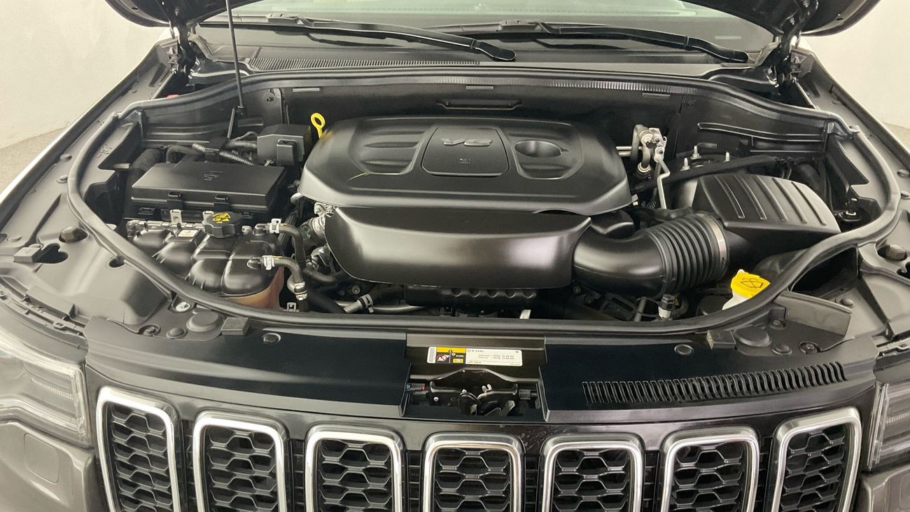 جيب جراند شيروكي Laredo | upto AED 20,000 Ramadan Discount | شامل الضمان | 0 ﺪﻔﻋﺓ ﺃﻮﻟﻯ