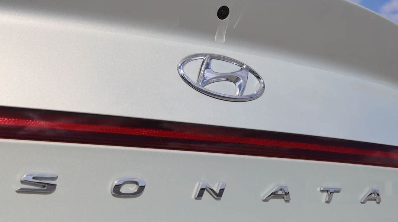 هيونداي سوناتا Smart 2.5L Hyundai Sonata 2023 GCC accident-free in excellent condition 1388 P.M