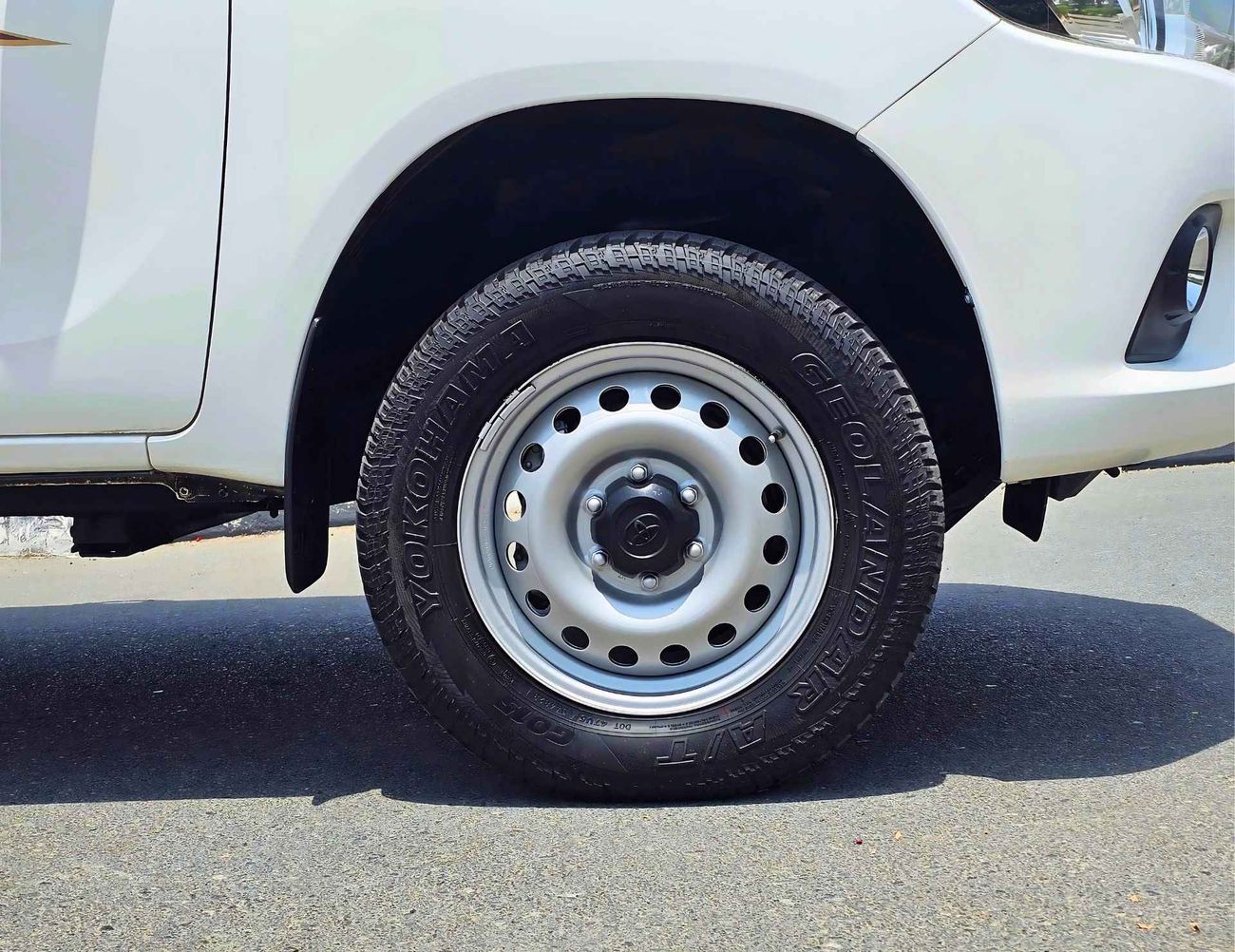 Toyota Hilux DOUBLE CABIN/DIESEL/M/T 2.4L V4 4WD/GCC/LOT#49864