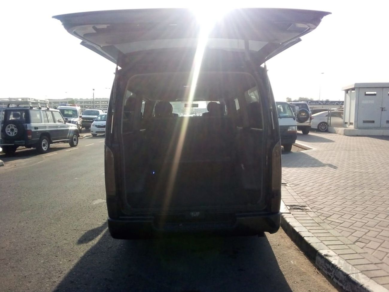 تويوتا هاياس TOYOTA HIACE VAN RIGHT HAND DRIVE (PM1648)