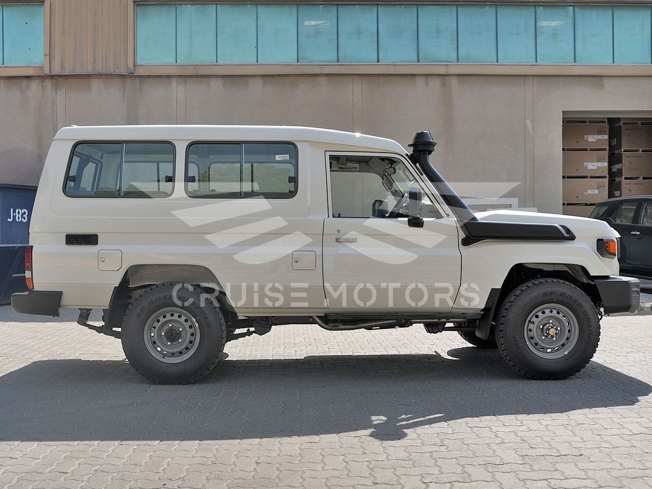 Toyota Land Cruiser 70 LC 78 - Manual - 4.2L - Diesel - HardTop - Station wagon - 4x4 - 13 Seats - 3 Door