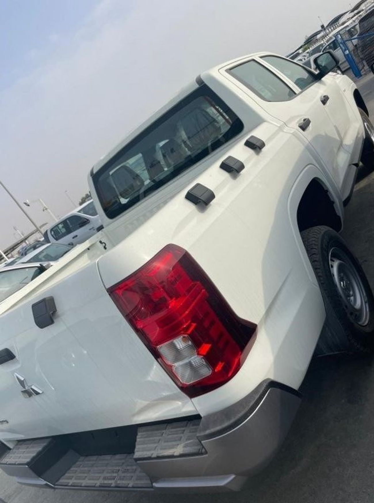 Mitsubishi L200 Mitsubishi L200 /Triton GL 4WD 2.4L Diesel MT 2025