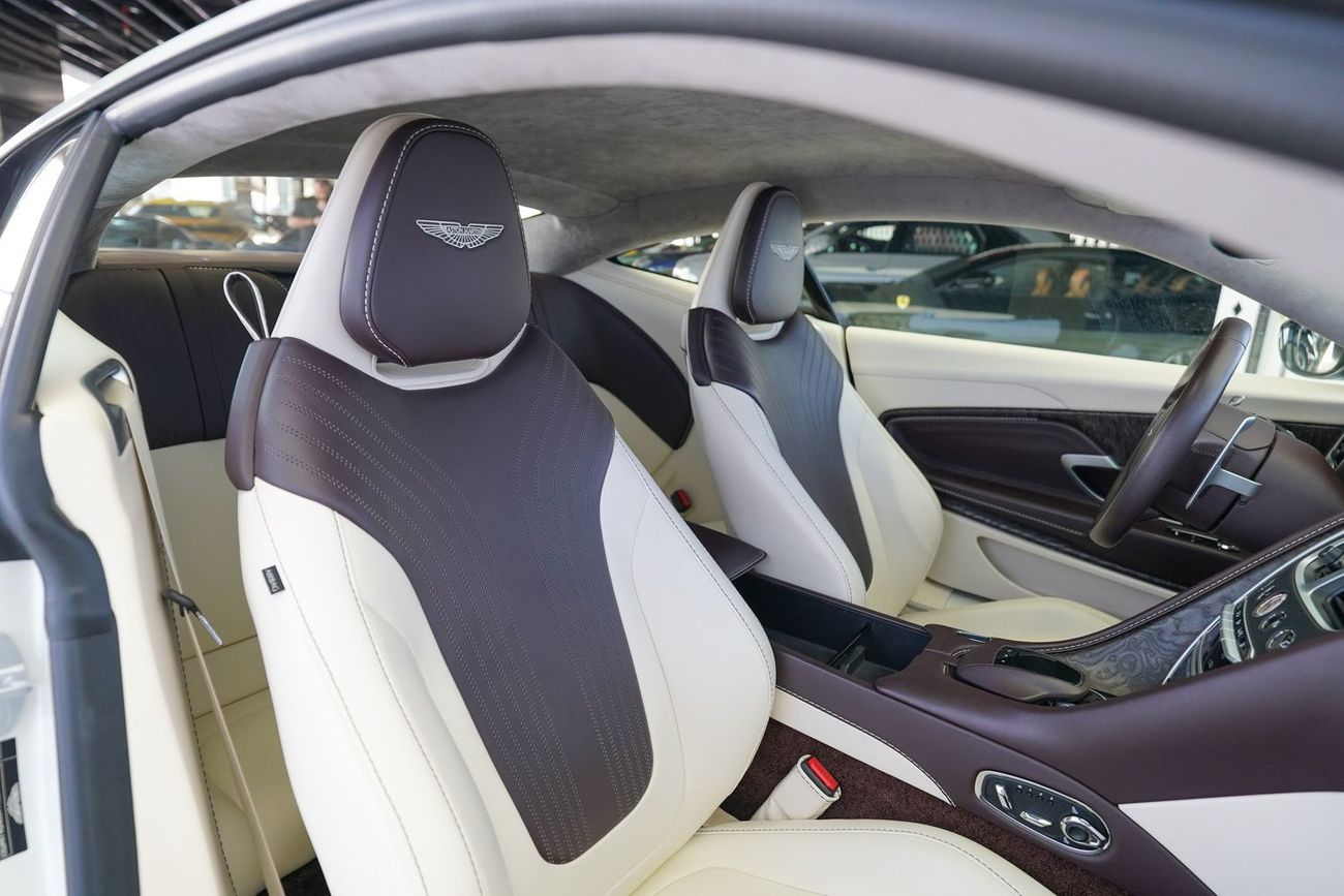 Aston Martin DB11 Std 5.2L