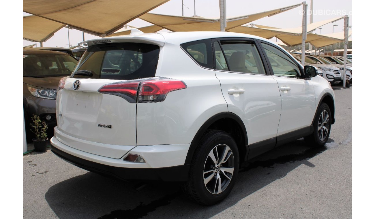 Toyota RAV4 ACCIDENTS FREE - 3 KEYS - GCC - EX TRIM - CAR IS IN EXCELLENT CONDITION INSIDE OUT