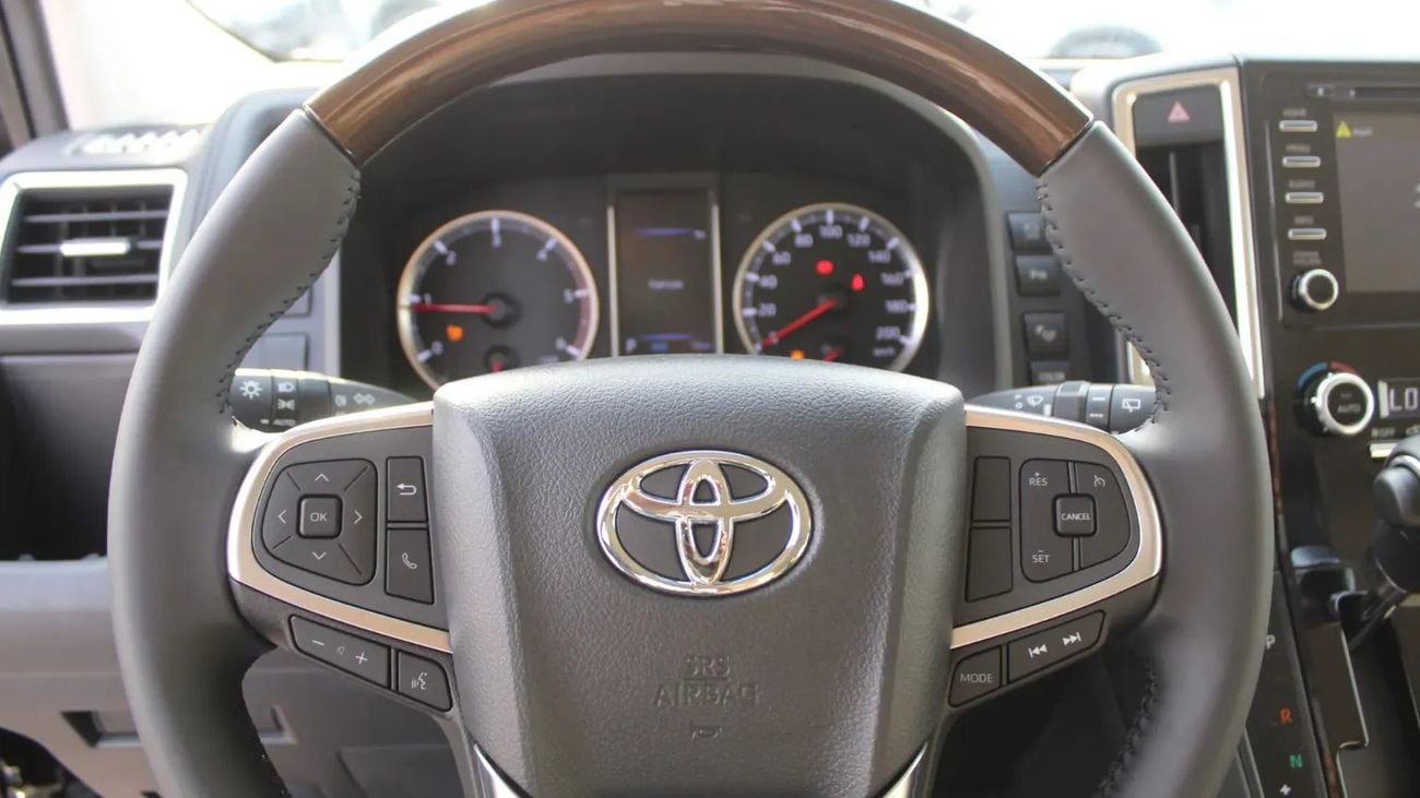 Toyota Granvia 2.8L WAGON GRANVIA 6 SEATS AT