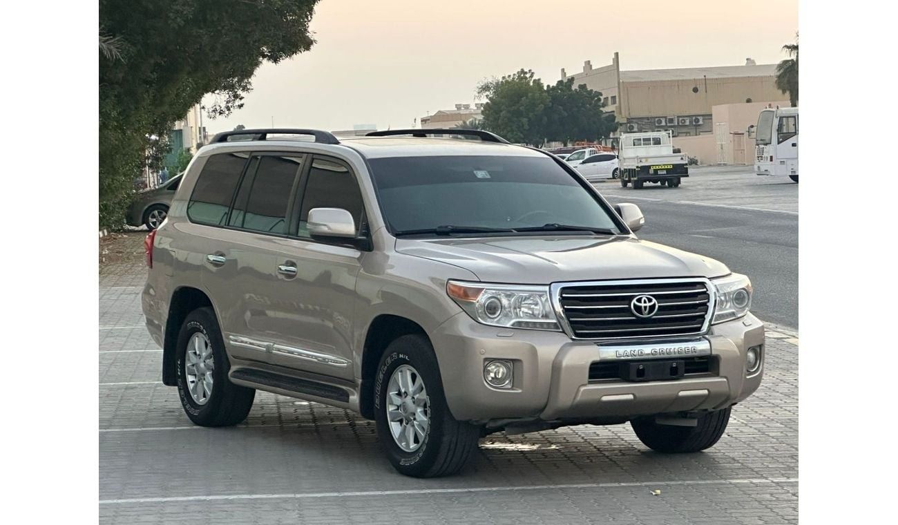 تويوتا لاند كروزر GXR 4.0L (271 HP) AWD