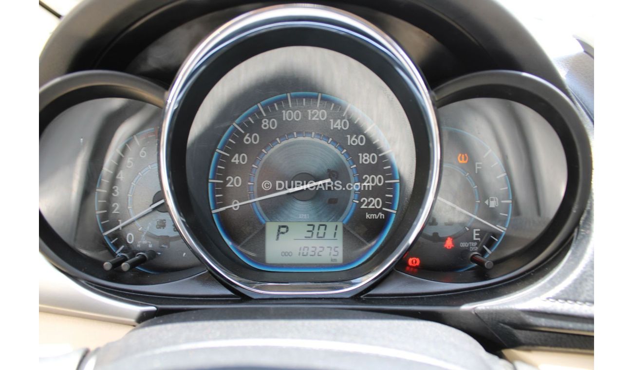 تويوتا يارس SE خالية من الحوادث - خليجي - مكينة 1500 سي سي - السيارة بحالة ممتازة من الداخل والخارج