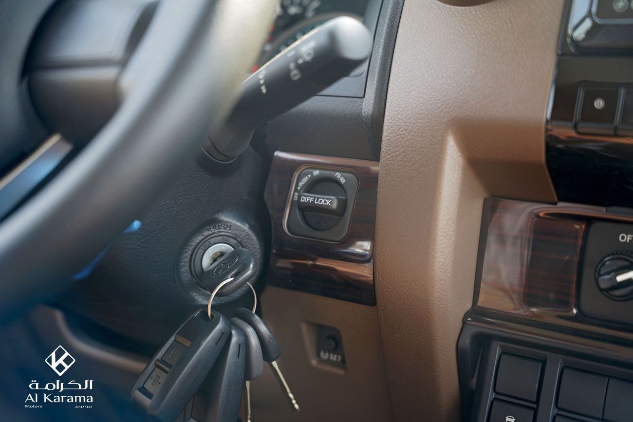 تويوتا لاند كروزر 70 تويوتا لاند كروزر ٧٦ | ٢.٨ لتر | دفع رباعي يدوي | إصدار الذكرى الأربعين | خليجي | كاميرا خلفية | مقا
