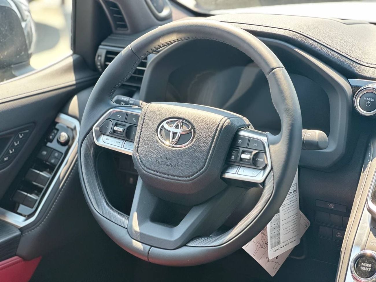 تويوتا لاند كروزر VXR 3.5 لتر هجينة أوتوماتيكية // كاملة المواصفات مع رادار، كاميرا 360 درجة، ذاكرة، مقاعد تدفئة وتبري