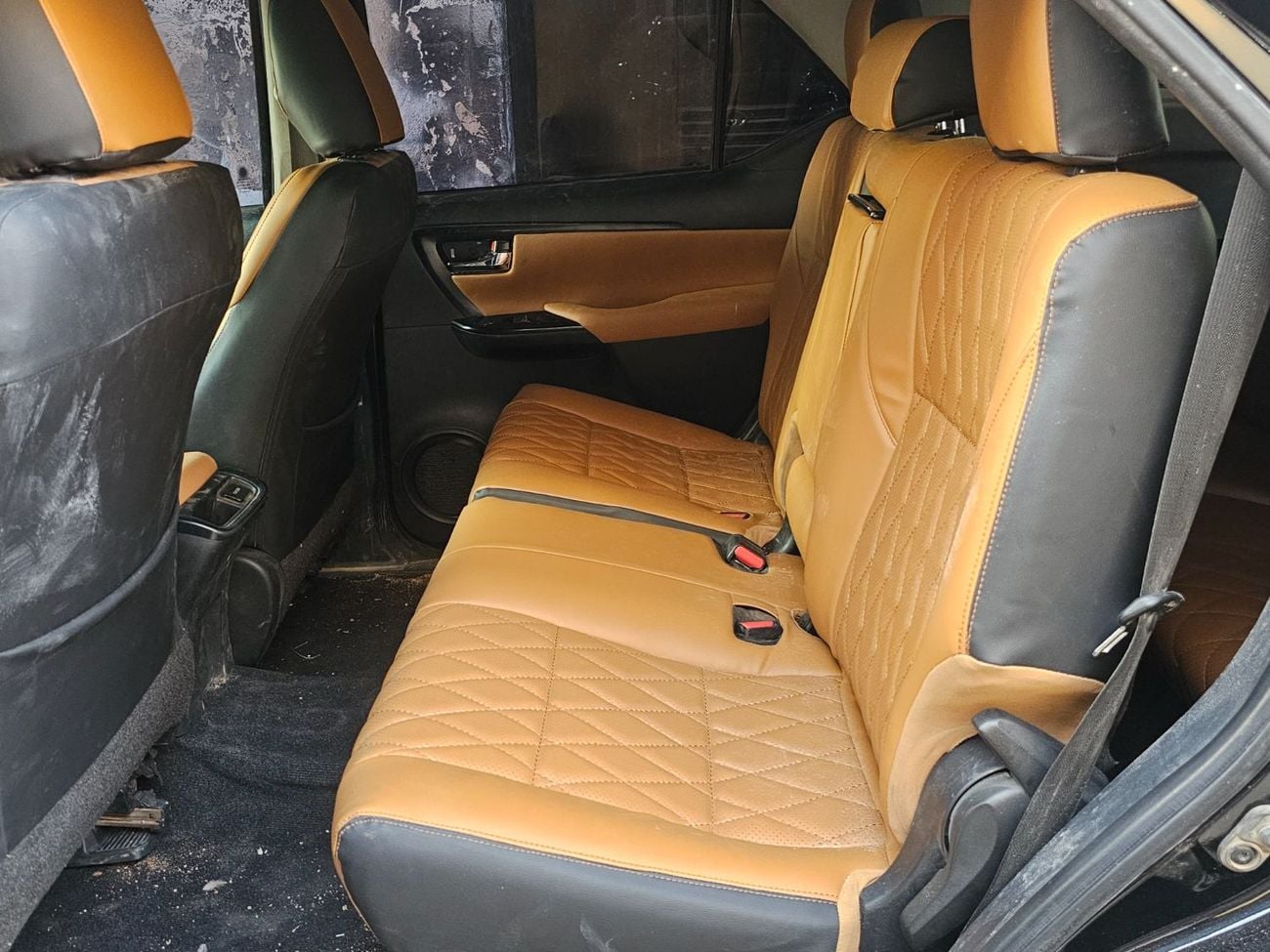Toyota Fortuner STD D(diesel) 2.4L V4 DIESEL ENGINE Automatic Gear 4WD 7 Seats 5 Doors