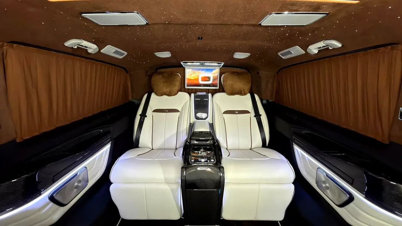 مرسيدس بنز V 300 ARRIVAL MODEL VIP MERCEDES GCC V300 with ADDITIONAL REAR AC - 2 Years Warranty by VLINE