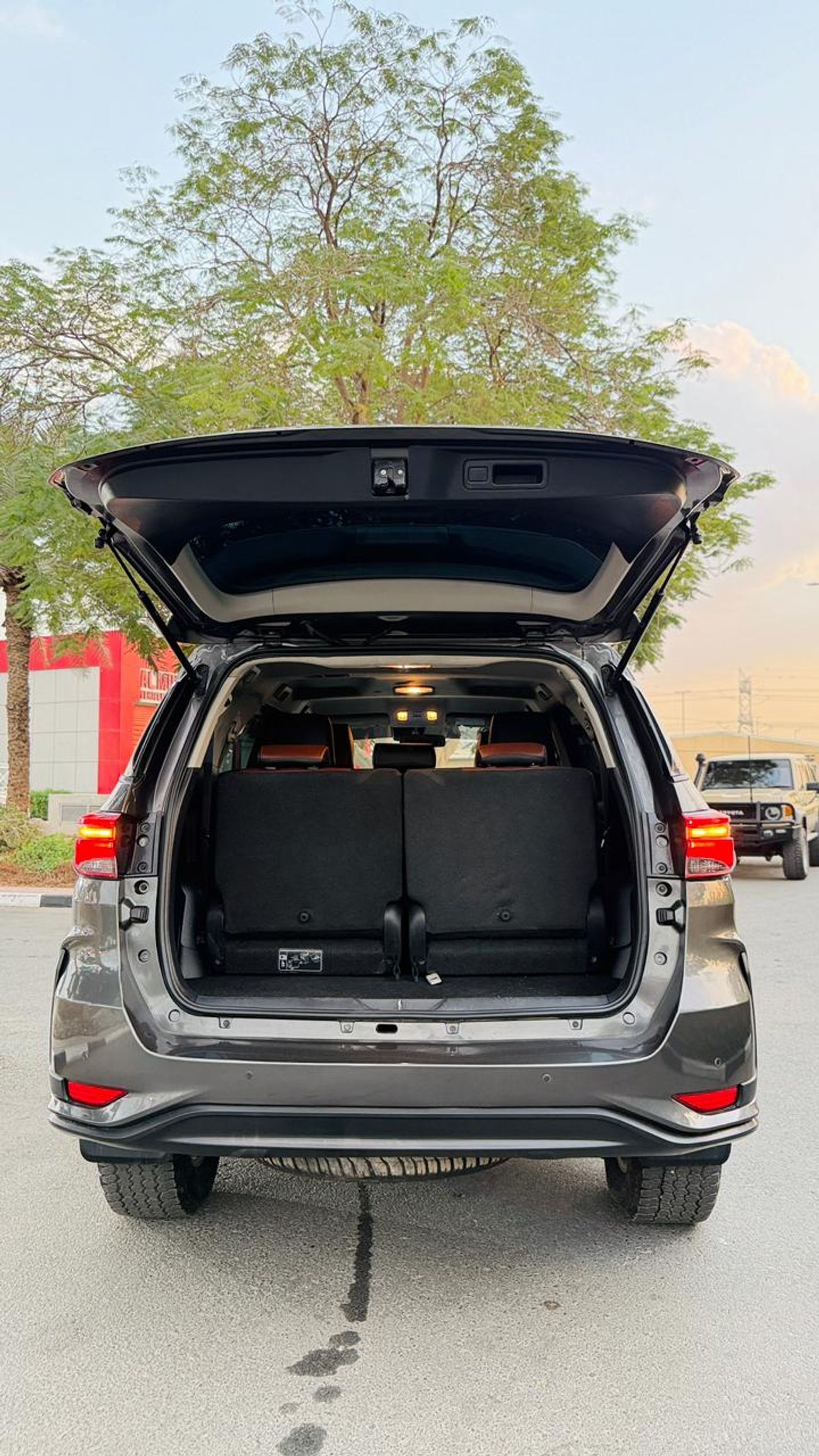 تويوتا فورتونر LEGENDER BODY KIT INSTALLED | LEATHER SEATS | PARKING SENSORS | 2.8L | AUTO | POWER WINDOWS