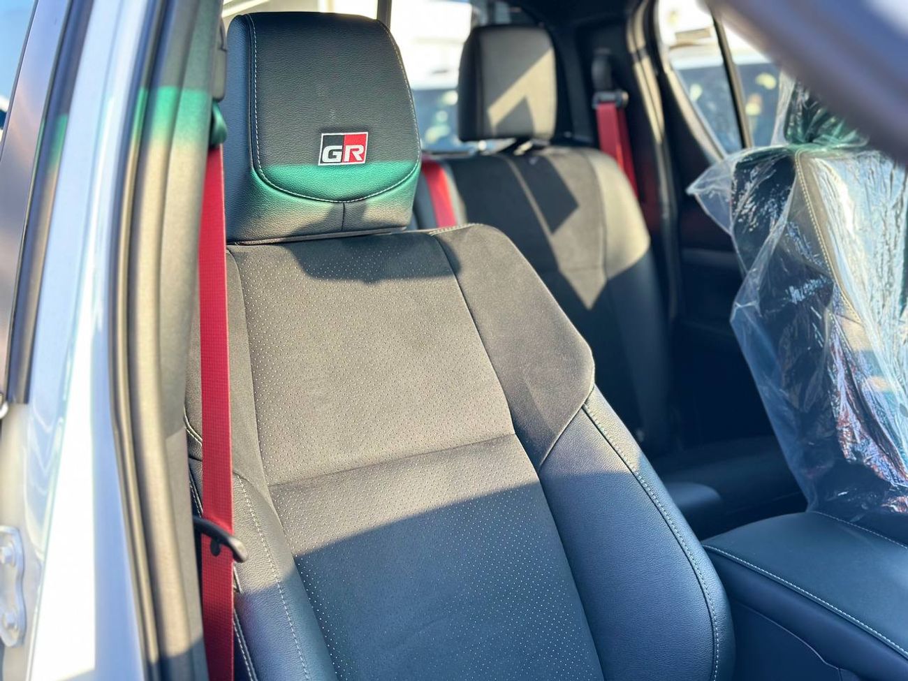 تويوتا هيلوكس GR-S 2.8 لتر 4X4 ديزل أوتوماتيك // 2026 // كاملة المواصفات مع مشغل DVD وكاميرا 360 درجة، ونظام مراقب