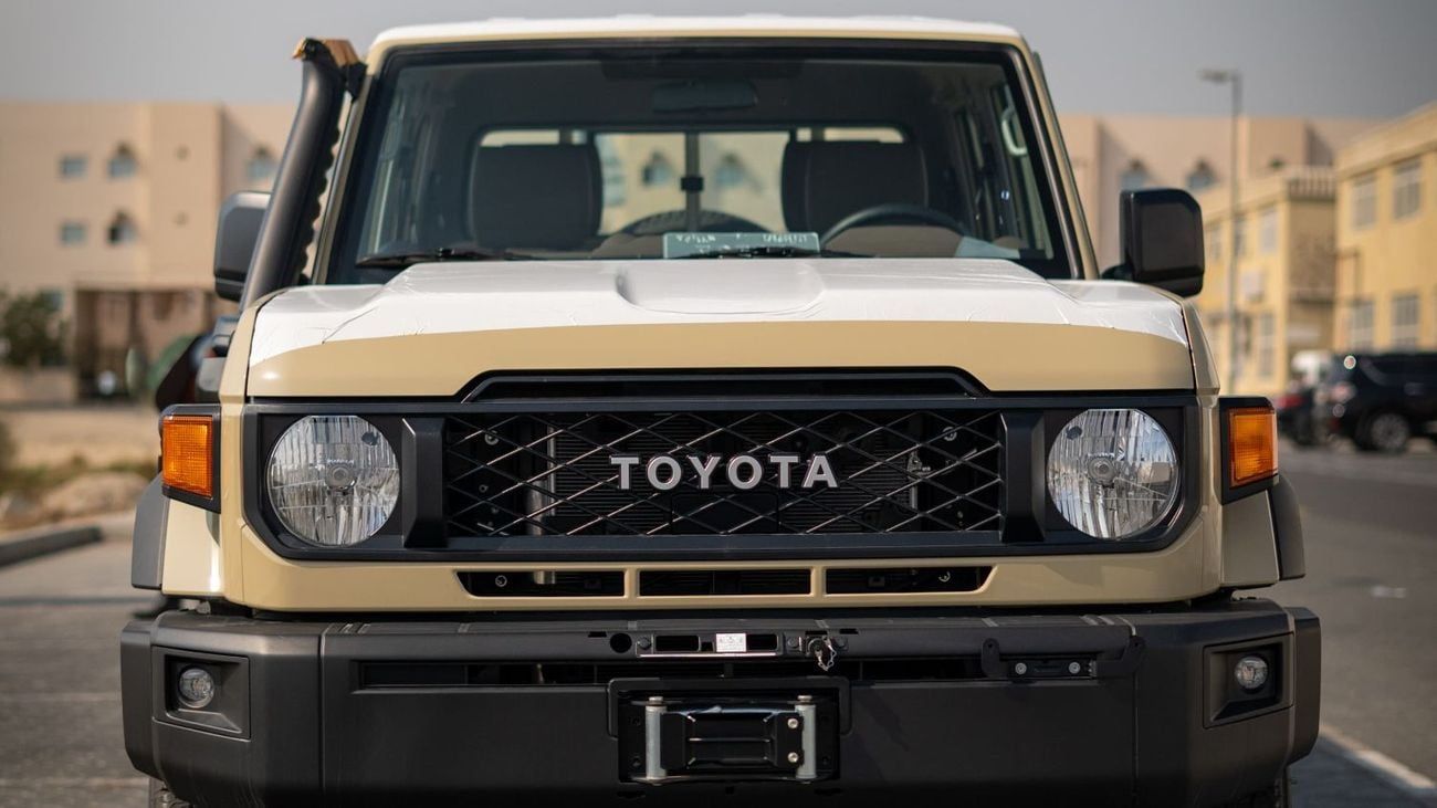 Toyota Land Cruiser Pick Up Toyota Land Cruiser pick-up 79 double cabin 4.0 LTR V6 Petrol Mid Option Automatic 2025 Model