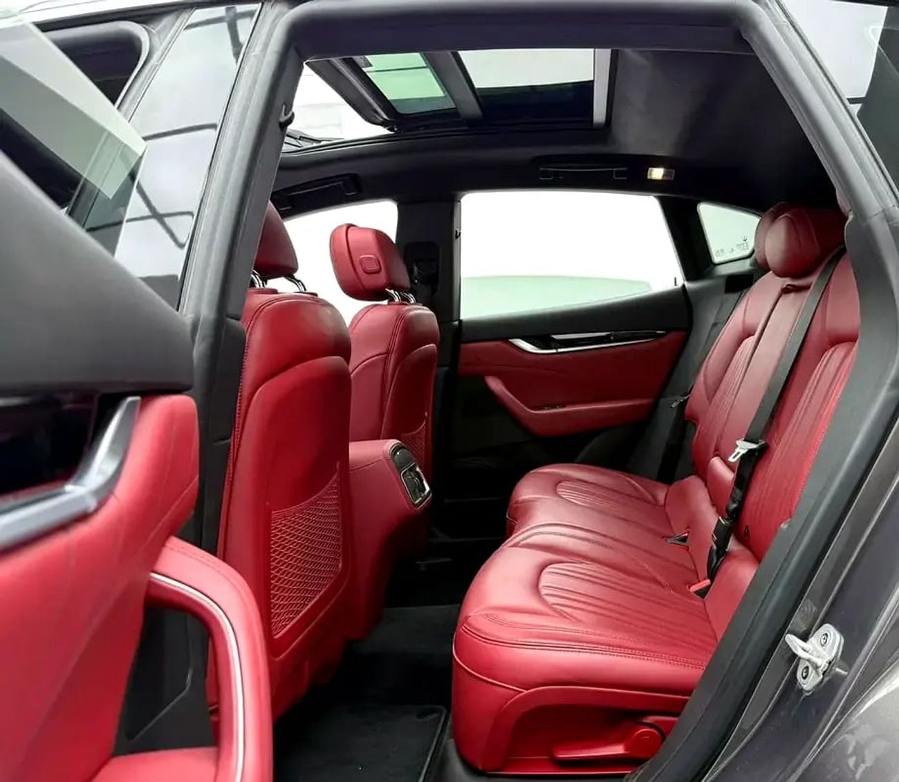 مازيراتي ليفونت S Q4, Warranty, Full Service History, Excellent Condition, GCC