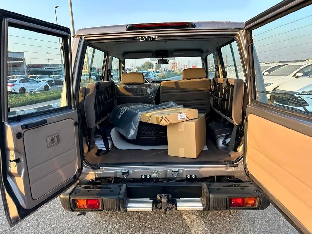 تويوتا لاند كروزر 70 Land Cruiser 71 Base 4.0L - GCC Specs - 3 Door Brand