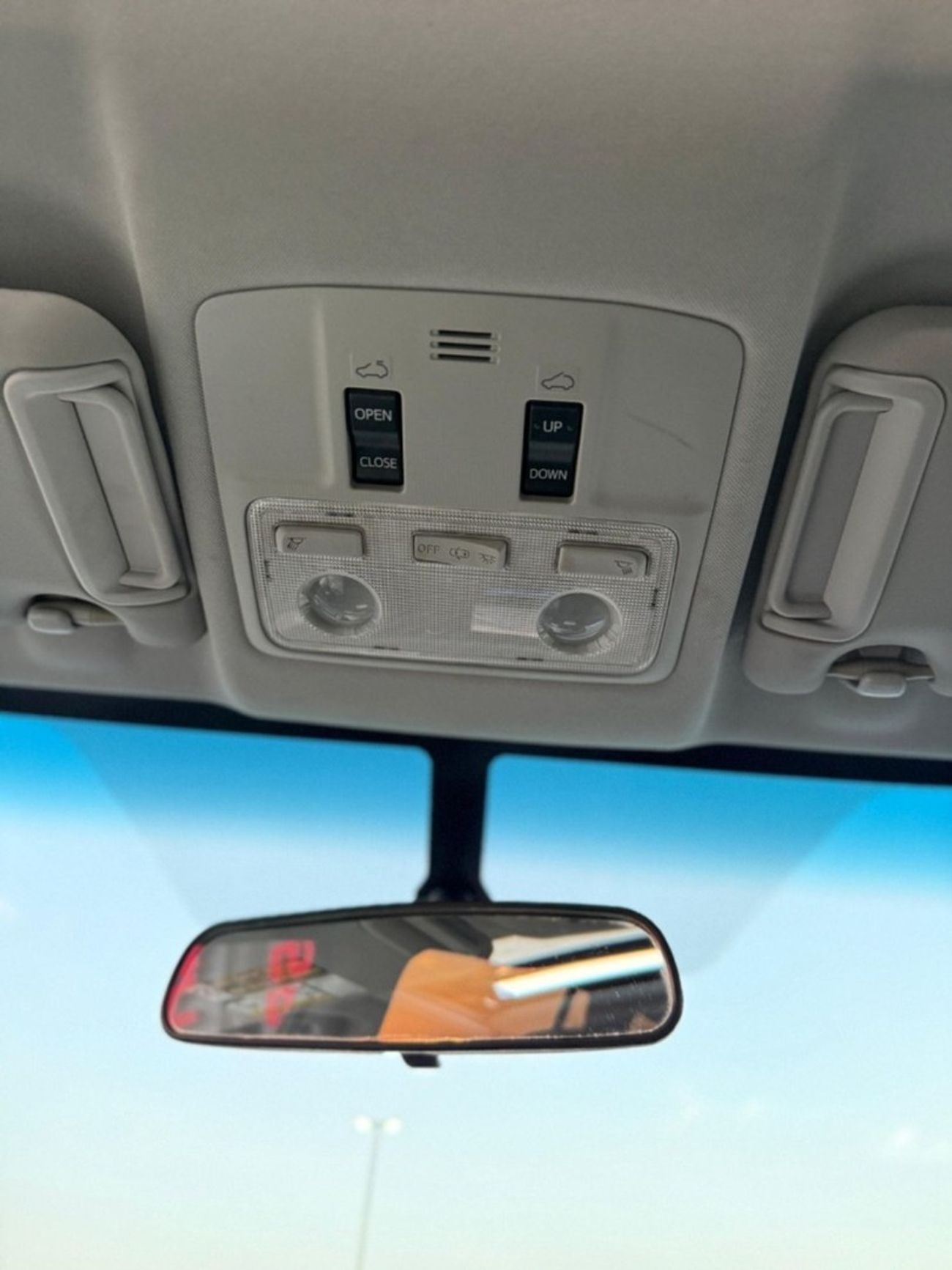 Toyota RAV4 VXR 2.5L XLE Sunroof, leather seats