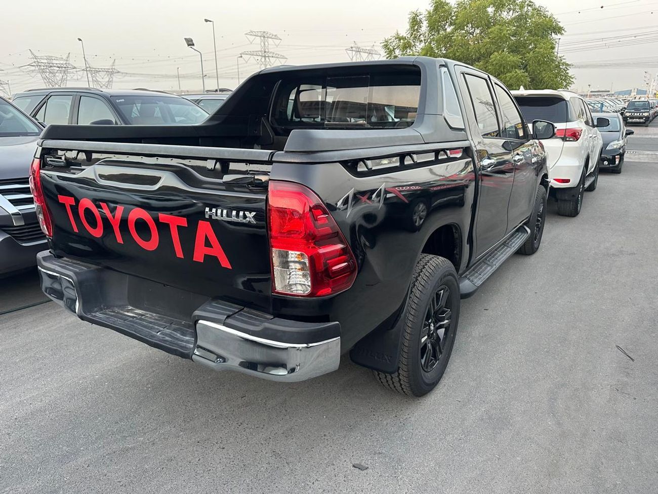 تويوتا هيلوكس GLX 2.7L Double Cab Utility A/T