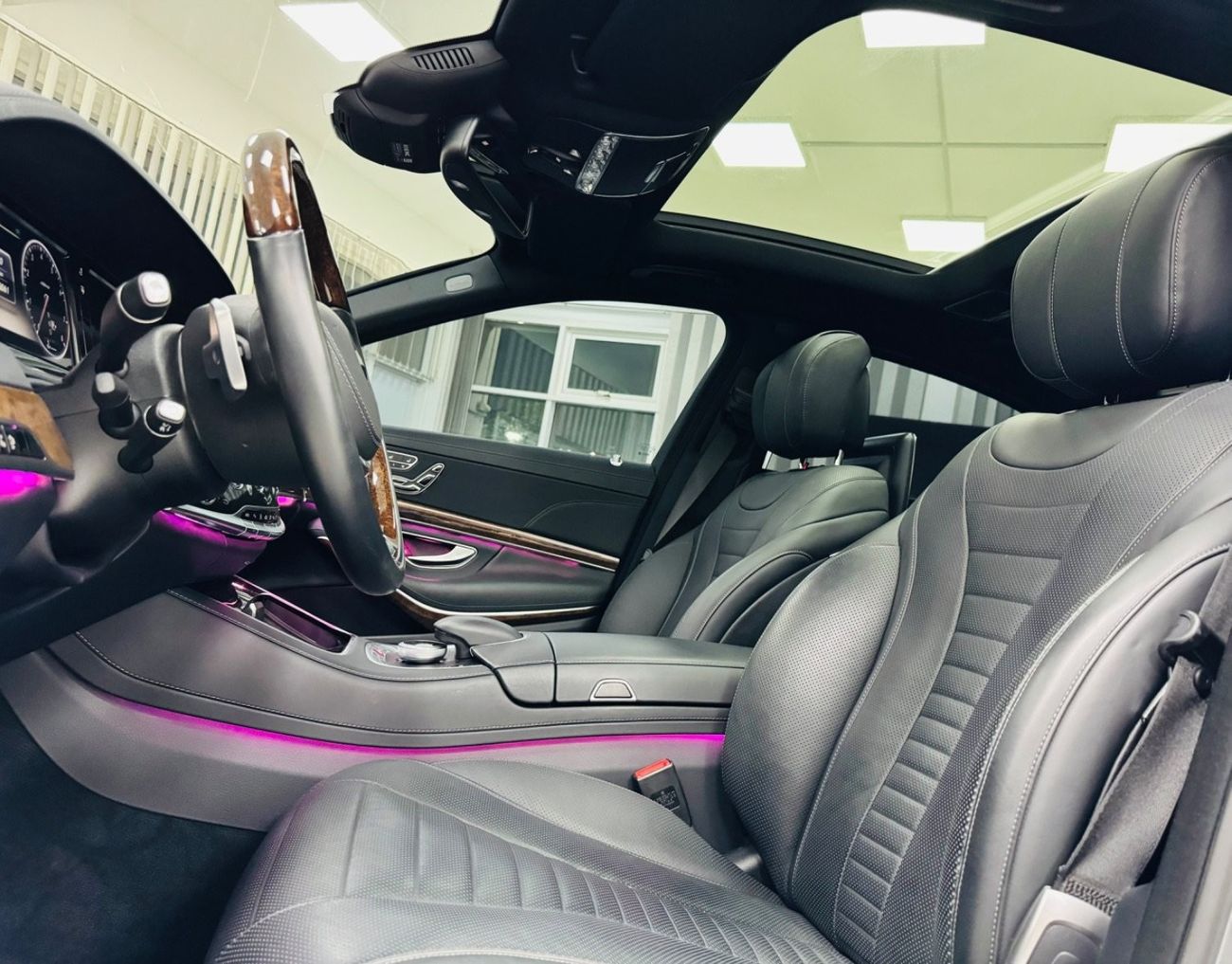 Mercedes-Benz S 500 AMG GCC .. FSH .. 25000 Km Only .. Original paint .. Brand New condition