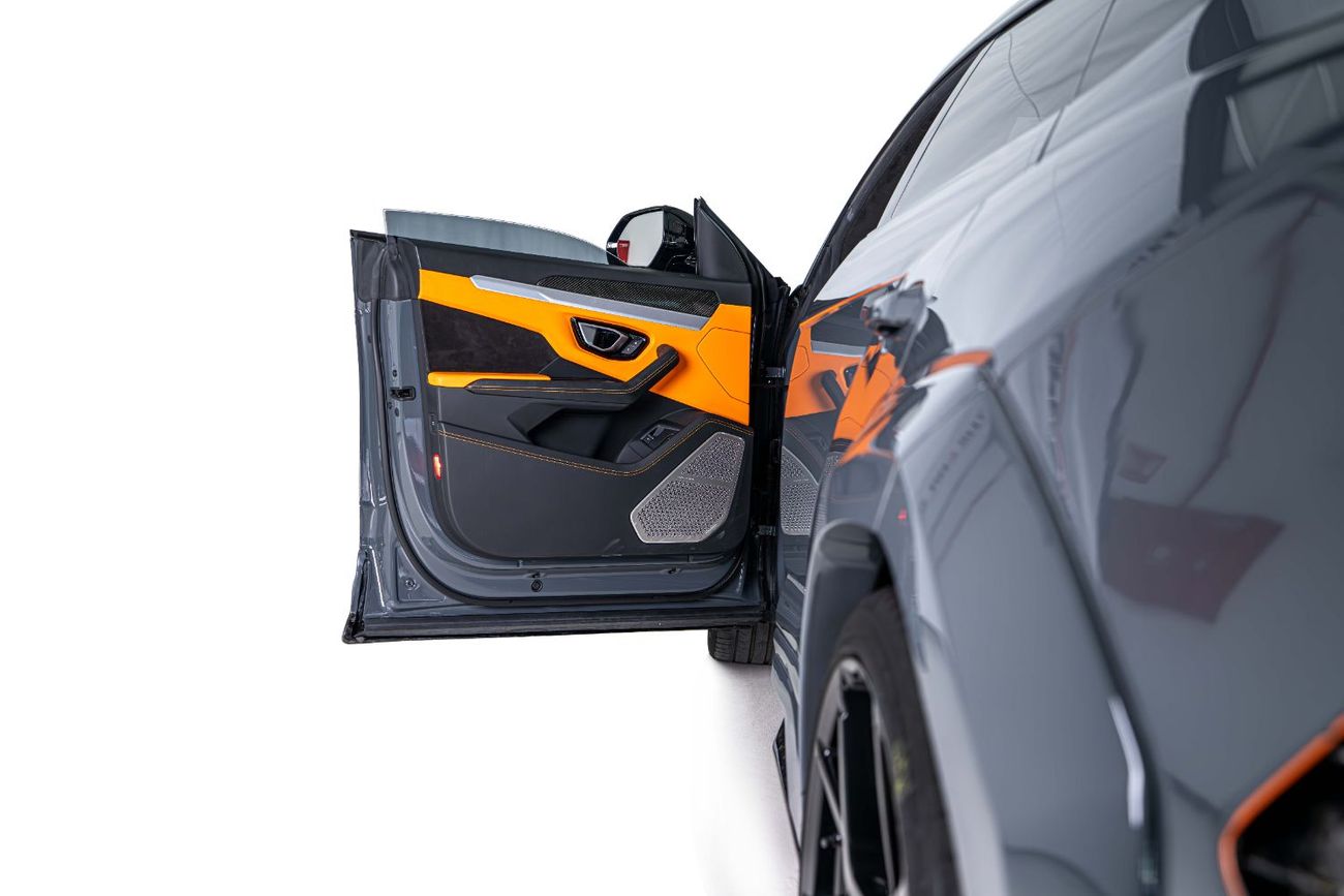 Lamborghini Urus STD 4.0T V8 Mansory Kit-Chopped Carbon Fiber Exterior-Performance Exhaust System-4 VIP Seats