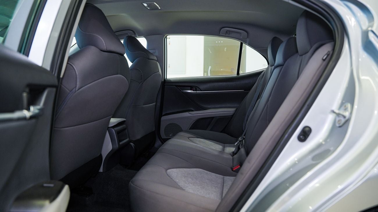 Toyota Camry LE 2.5L (176 HP)