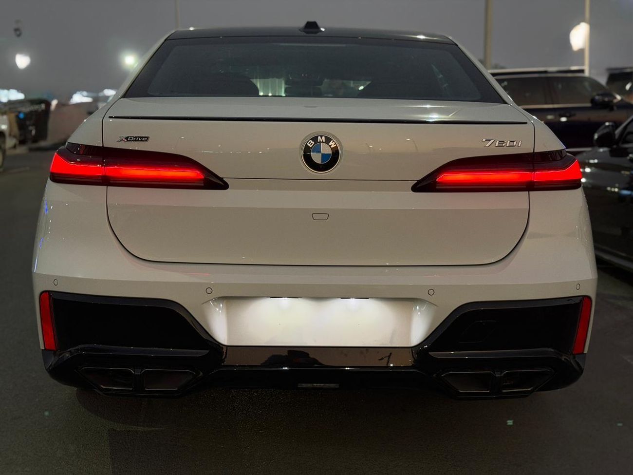 BMW 760i XDRIVE AUTOMATIC TRANSMISSION ( FOR RE EXPORT OUTSIDE GCC COUNTRIES )