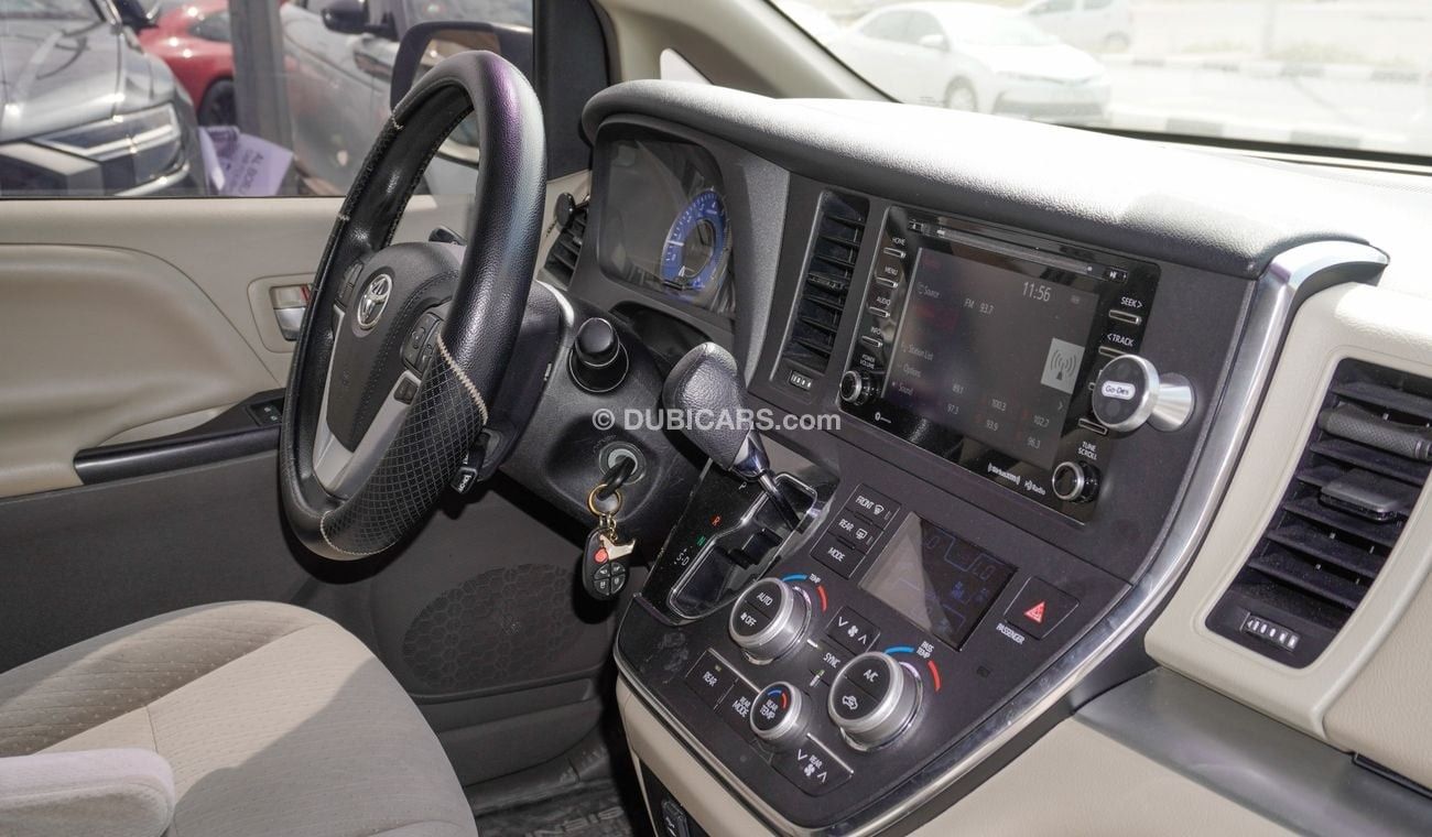 Toyota Sienna LE