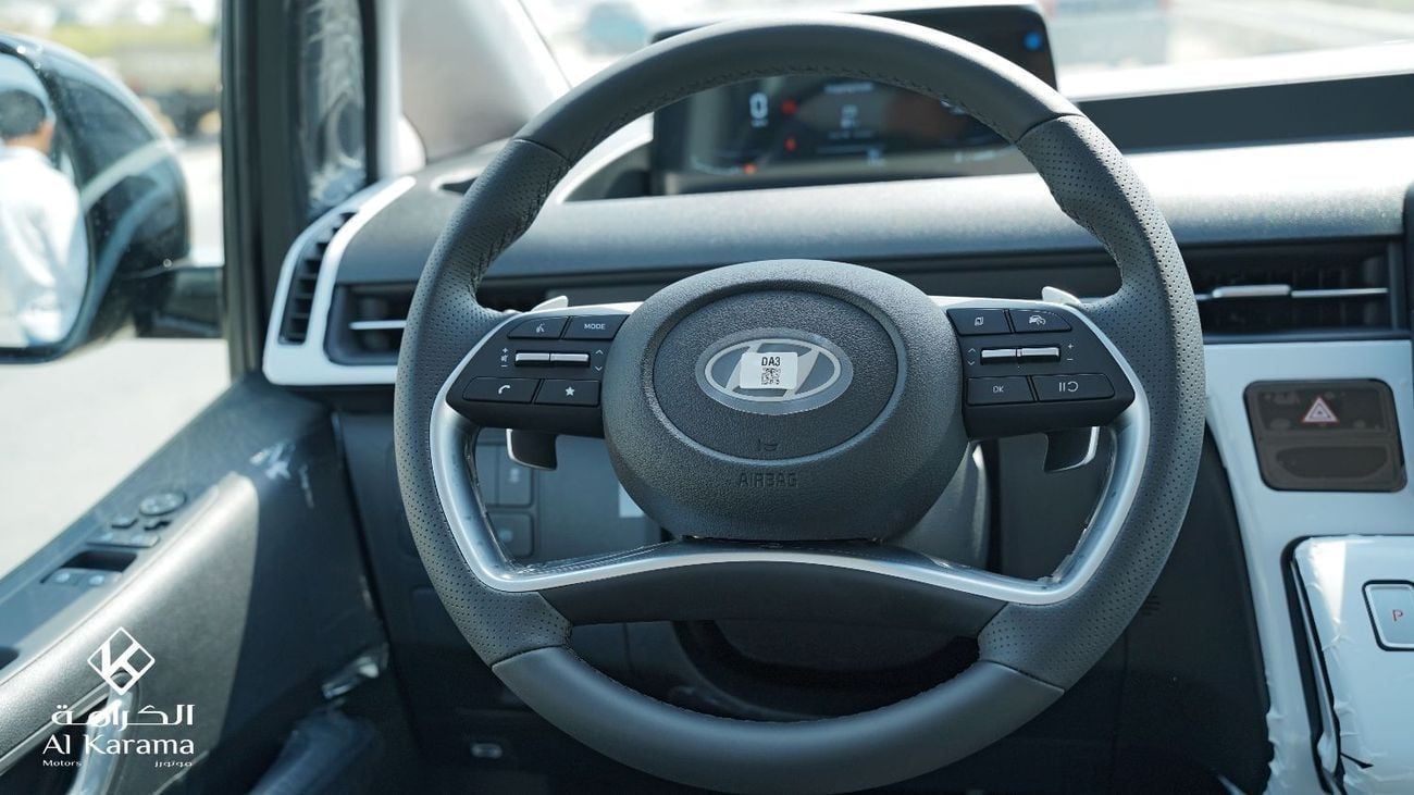 Hyundai Staria 3.5L Executive 9 Seater, Leather Interior, Push Start, Cruise Control, Remote Sliding & Rear Door Co