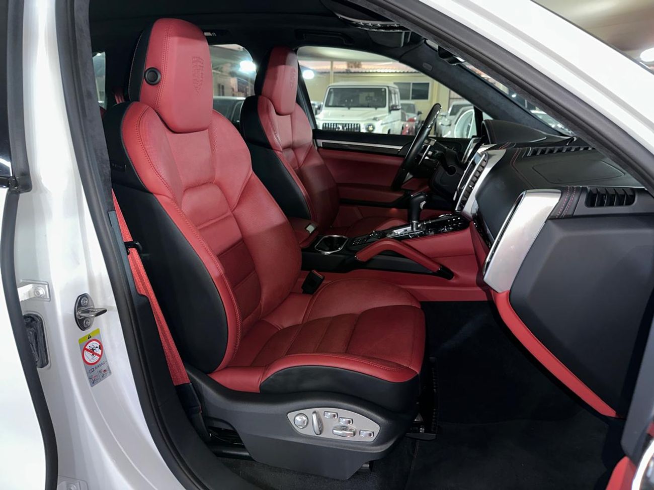 Porsche Cayenne Turbo S 4.8L (570 HP) 2016 | FULL SERVICE HISTORY | CARBON CERAMIC BRAKES (PCCB) | FULL SPEC!