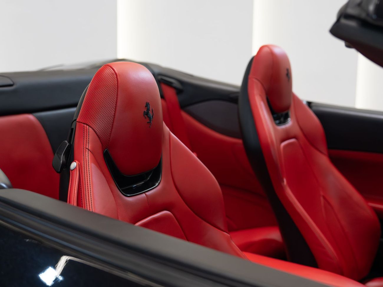 فيراري بورتوفينو 2020 | FERRARI PORTOFINO | GCC | 7 YRS SERVICE CONTRACT FREE | PERFECT CONDITION | LOW MILEAGE