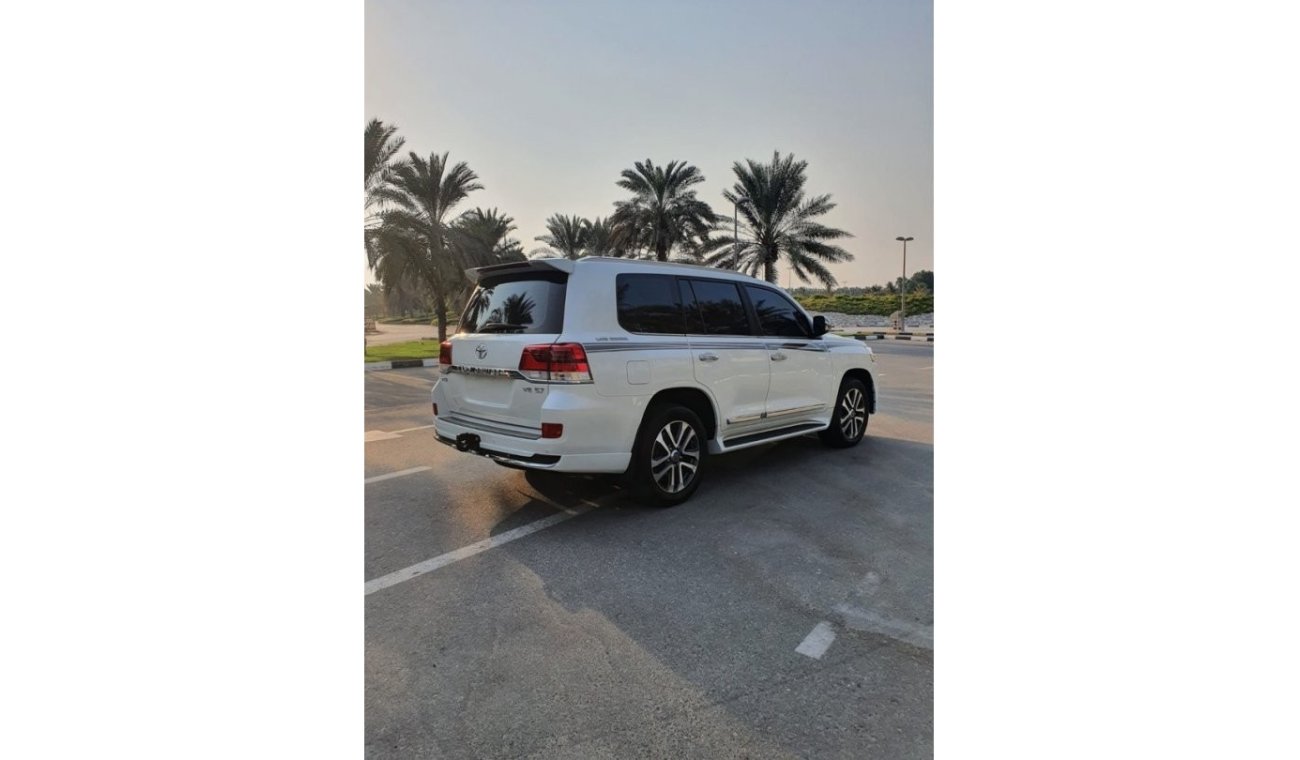 تويوتا لاند كروزر Land cruiser 2019 VXR V8 GCC