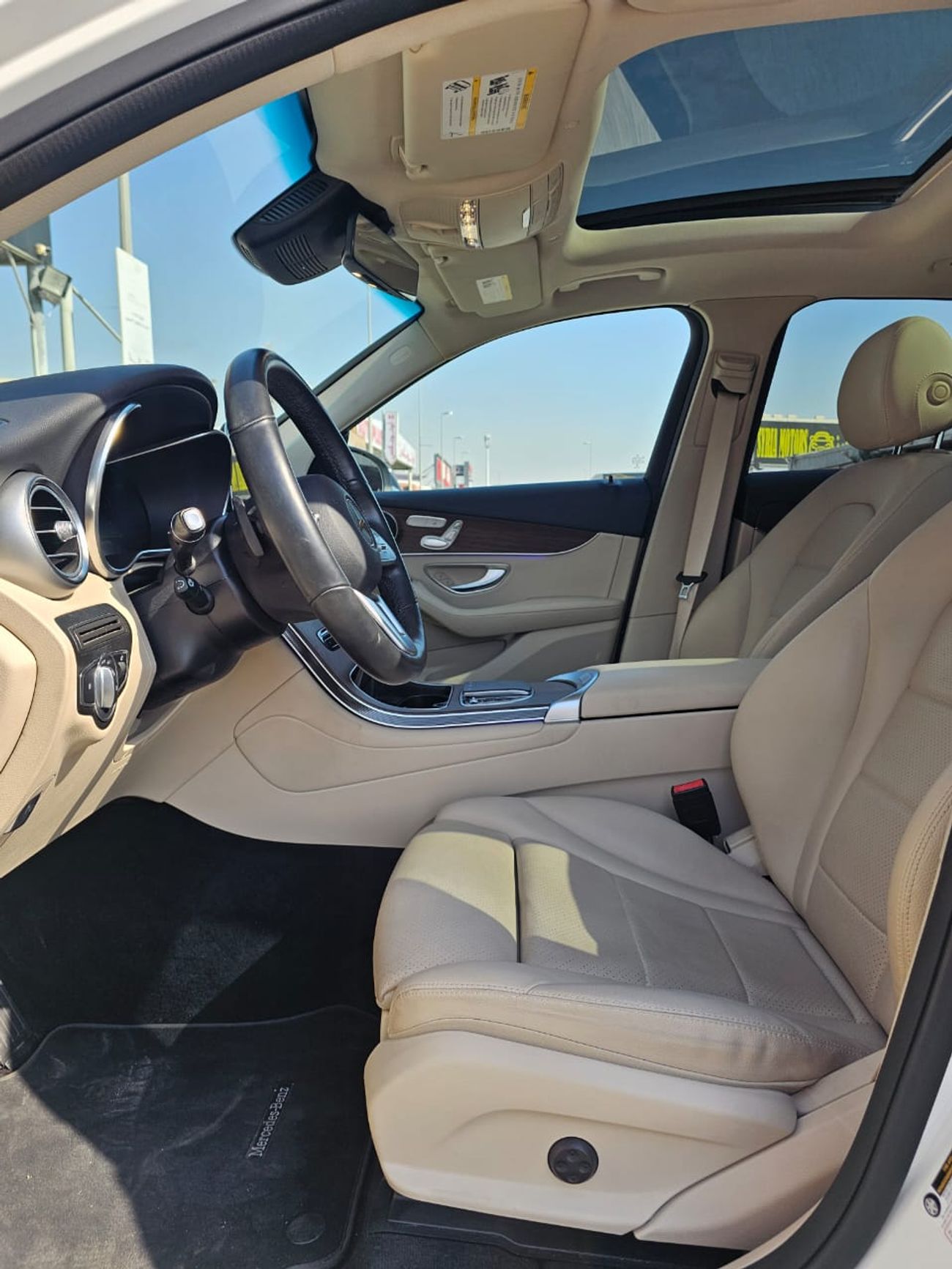 مرسيدس بنز GLC 300 4MATIC 2.0L