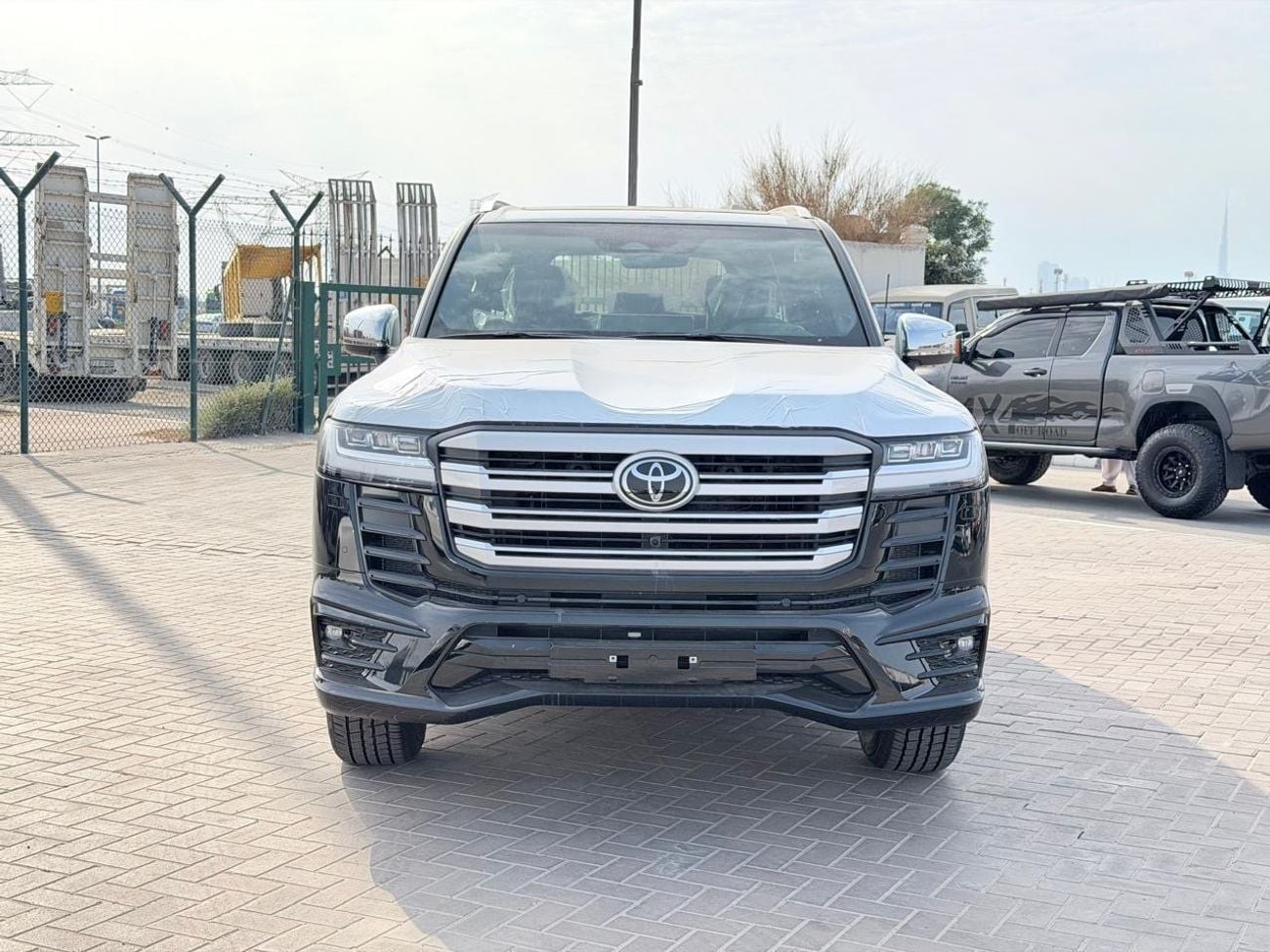 Toyota Land Cruiser TOYOTA LAND CRUISER VXR 3.5 TT PETROL BLACK/BLACK-RED