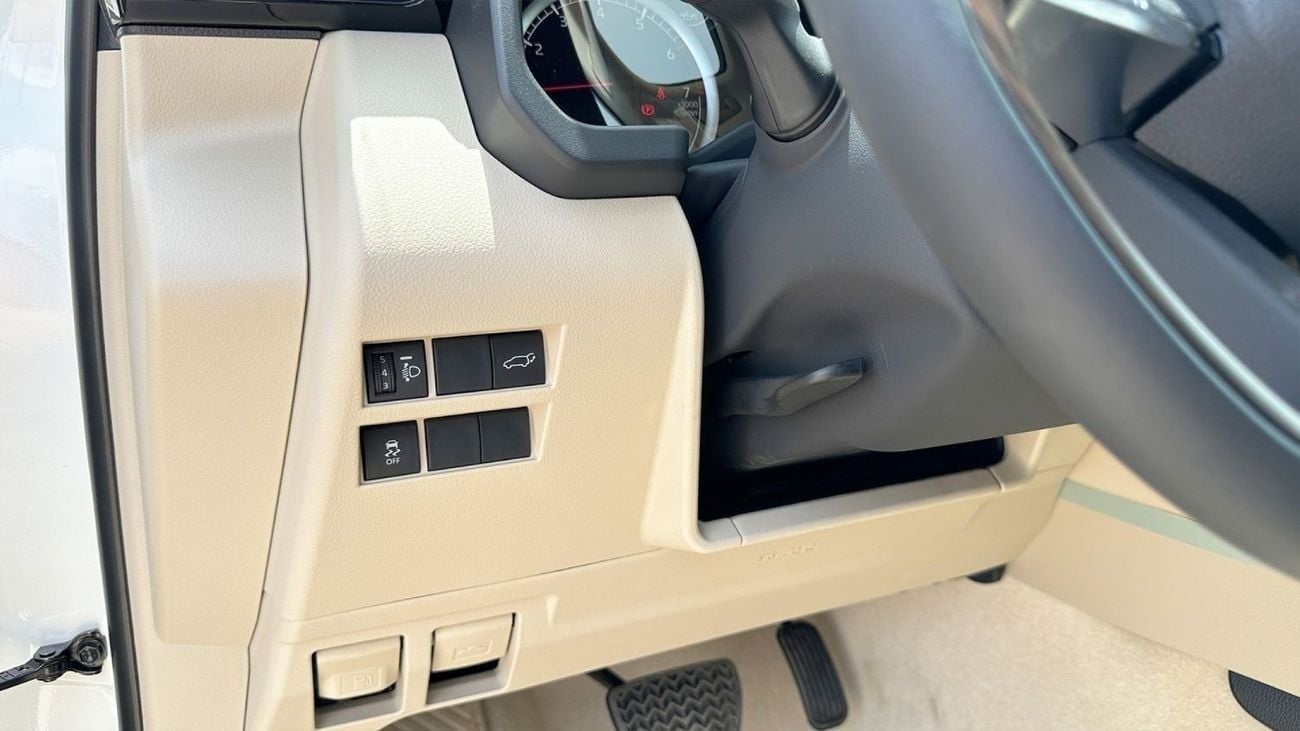 تويوتا لاند كروزر GXR 4.0L Toyota LC300 4.0L S W GX-R AT