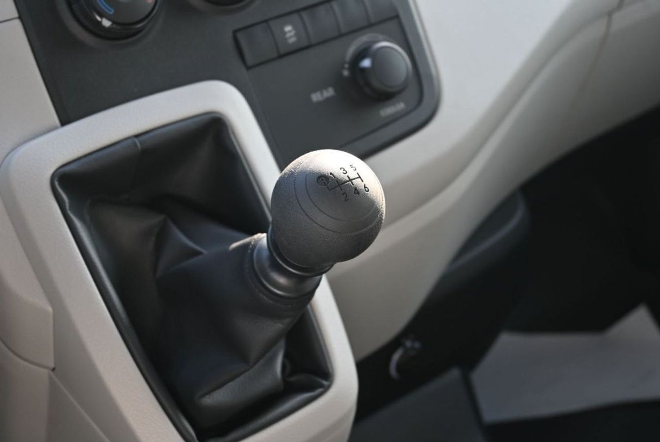 تويوتا هاياس Toyota Hiace Hi-Roof 2.8L Diesel Manual, 12+1 Seater, Model 2025