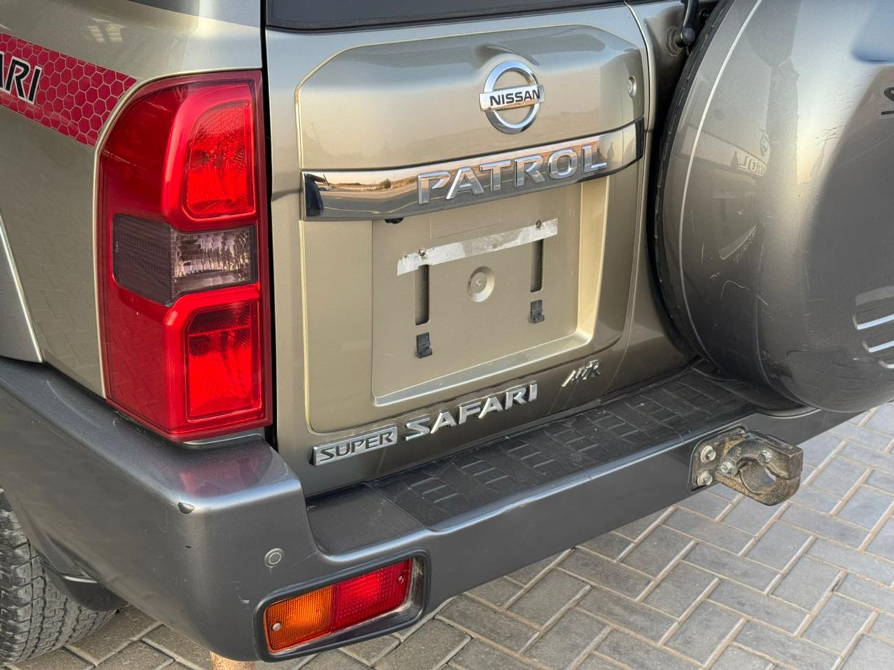 نيسان باترول سوبر سفاري سوبر سفاري / محرك VTC 4.8 لتر V6 / كامل المواصفات / فتحة سقف / قفل تفاضلي / مقاعد جلدية / بحالة ممتا