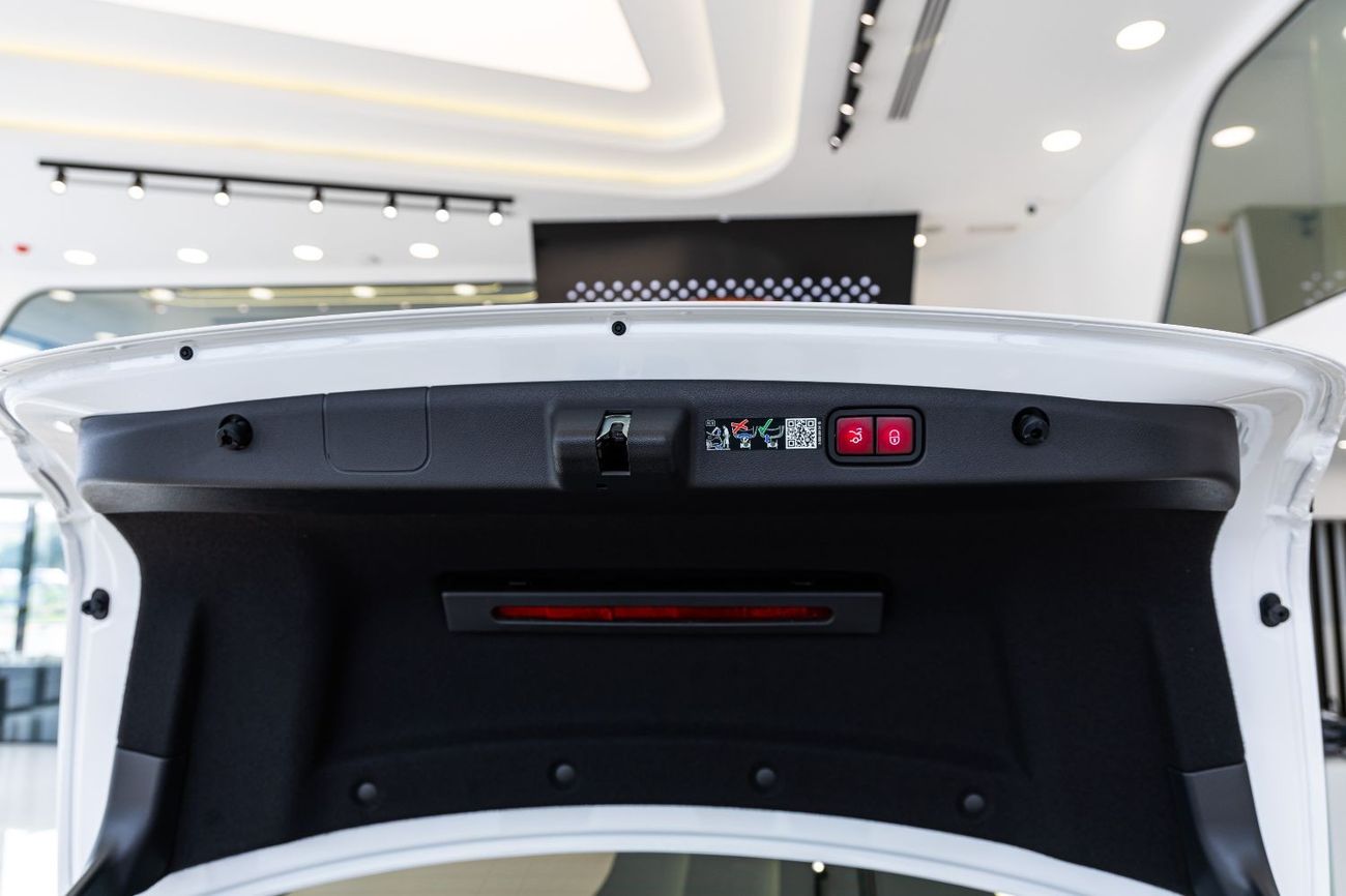 Mercedes-Benz E200 Mercedes-Benz E200 Premium Plus | AMG Night Package | Super Screen | Fully Loaded | Opalite white |